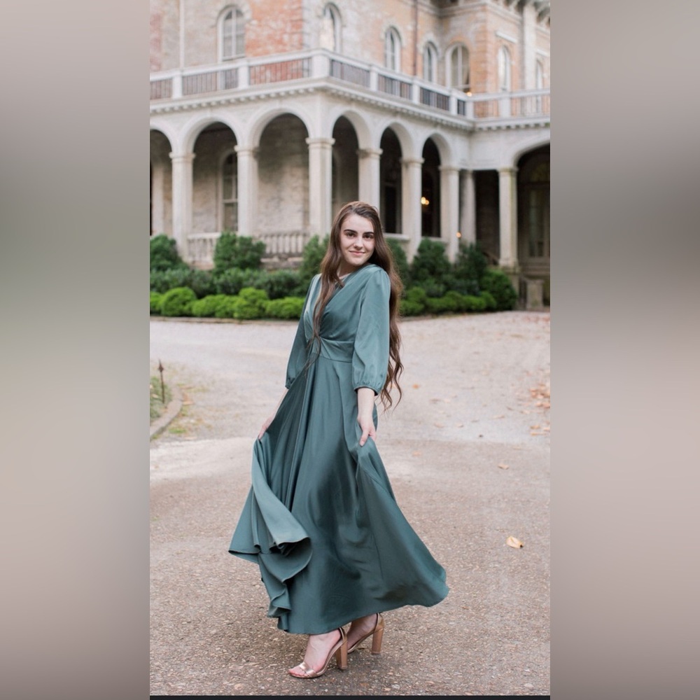 Dainty Jewells Size Small Sage Green Dress